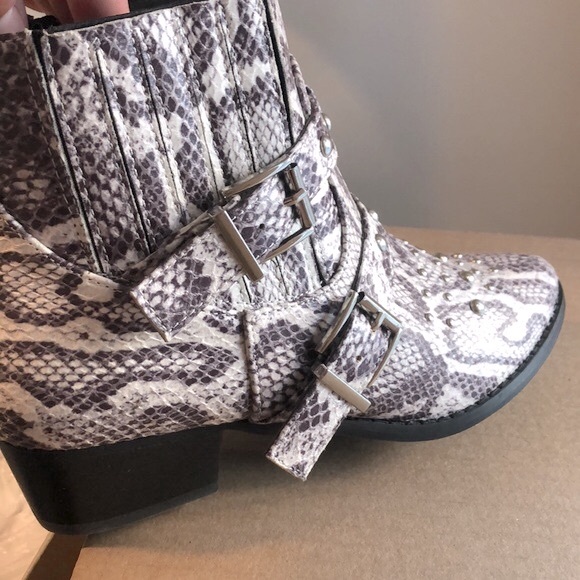 NIB [JANE AND THE SHOE] Cindy Snakeskin Pointed Ankle Booties Women's Sz 6.5 - Picture 8 of 11